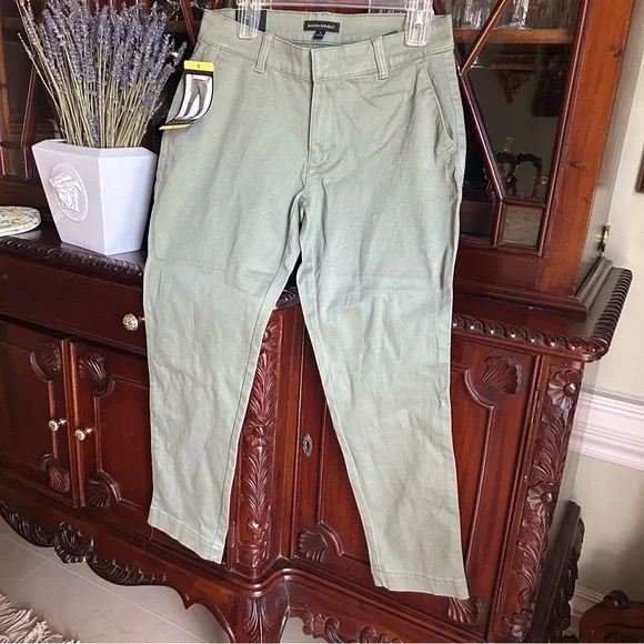 Banana Republic Cropped Chino Pant Olive Green Pants - Picture 3 of 10